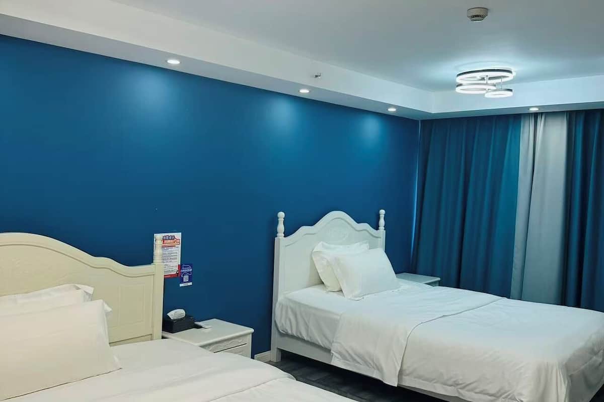 Kamar Twin Ekonomi | Tirai kedap cahaya, Wi-Fi gratis, dan seprai linen