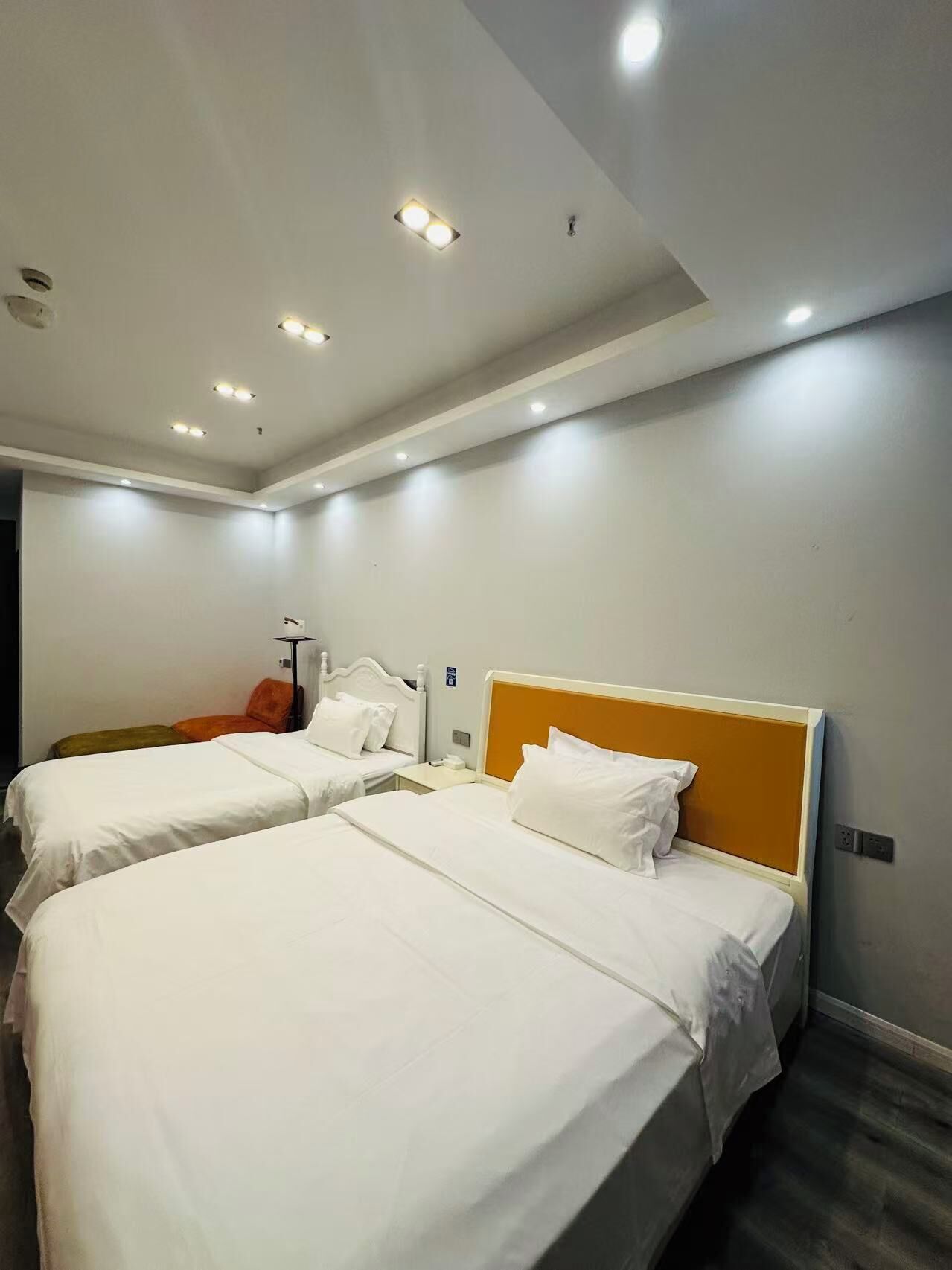 Cortinas blackout, wifi gratis y ropa de cama 