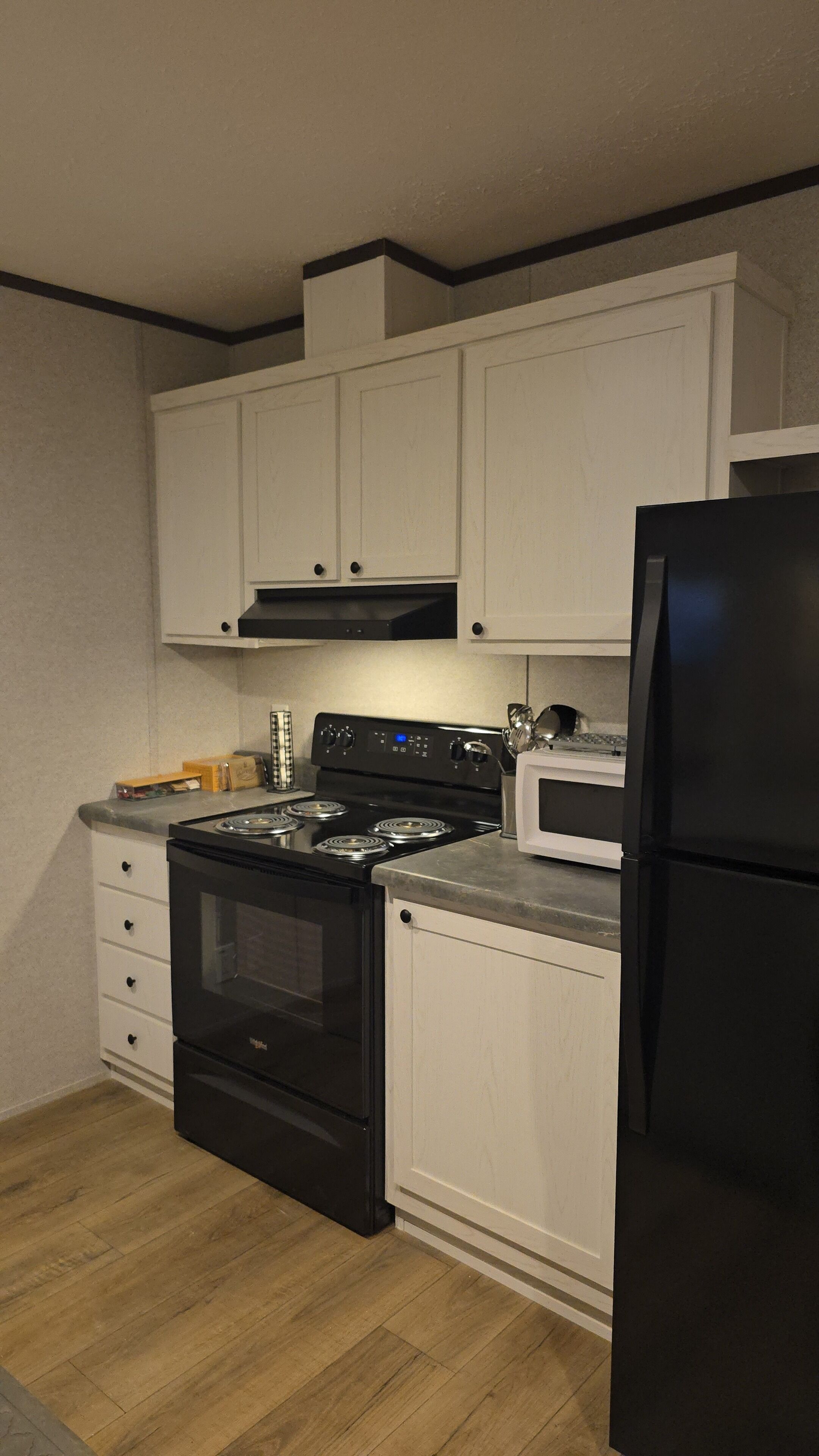 ثلاجة، ميكروويف، فرن، موقد طهي مسطح