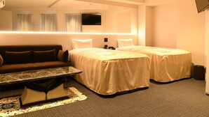 A hotel room with two beds, a sofa, a TV, and a desk. - HOTEL LiVEMAX Nara Ekimae (Nara)