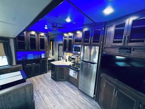 Modern Family-Friendly Getaway