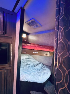 2 室のベッドルーム、WiFi、ベッドシーツ