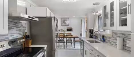 微波炉、烤箱、炉灶、洗碗机