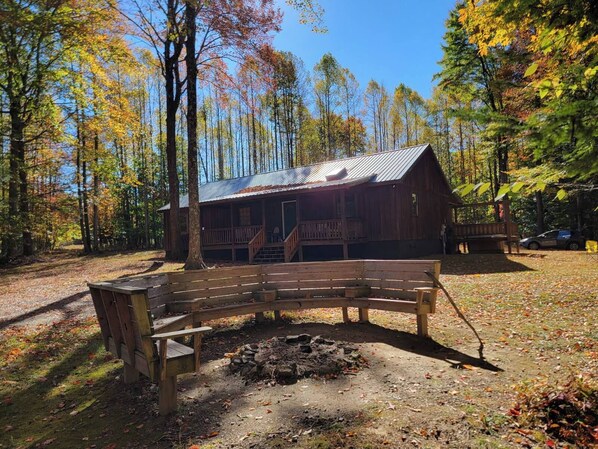 Exterior - Privacy & nature with Hot Tub, Fireplace, fire pit, & local outdoor activities, (Mount Lookout)