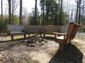 Property grounds - Privacy & nature with Hot Tub, Fireplace, fire pit, & local outdoor activities, (Mount Lookout)