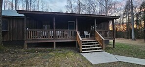 Exterior - Privacy & nature with Hot Tub, Fireplace, fire pit, & local outdoor activities, (Mount Lookout)