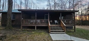 Exterior - Privacy & nature with Hot Tub, Fireplace, fire pit, & local outdoor activities, (Mount Lookout)