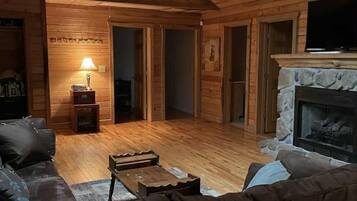 Smart TV, fireplace, DVD player, stereo