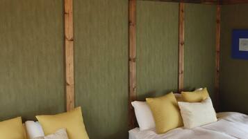 Blackout curtains, free WiFi