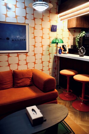 غرفة كلاسيكية رباعية | منطقة المعيشة