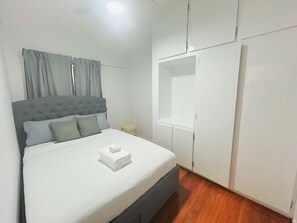 2 quartos, ferros/tábuas de passar roupa, Wi-Fi, roupa de cama