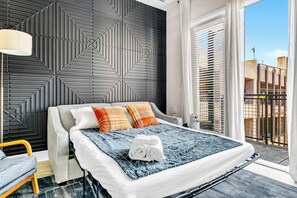 2 habitaciones, tabla de planchar con plancha, wifi y ropa de cama 