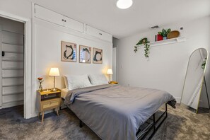 2 bedrooms, desk, iron/ironing board, travel crib