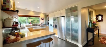 Beautiful Titirangi Bush & Sea View Santuary with large entertainers deck.