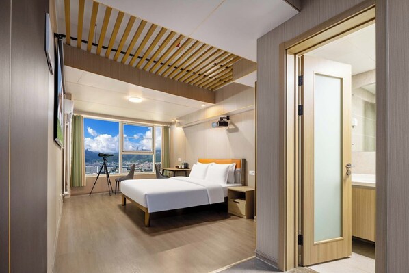 Habitación doble Deluxe, vista a la colina | Ropa de cama de alta calidad y decoración personalizada 