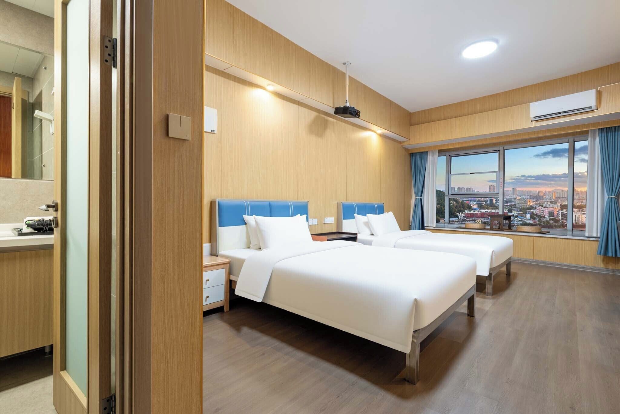 Phòng 2 giường đơn Cao cấp, quang cảnh thành phố | Bộ đồ giường cao cấp, trang trí khác biệt 