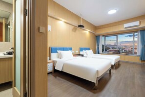 Kamar Twin Mewah, pemandangan kota | Seprai premium dan didekorasi berbeda-beda