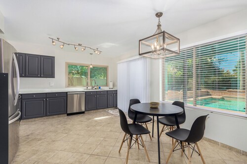 Golf Course Getaway, Spacious House, Sleeps 12, Amazing Pool