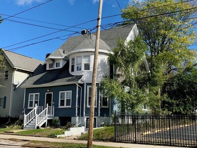 Beautiful Victorian apartment near historic Midland Street