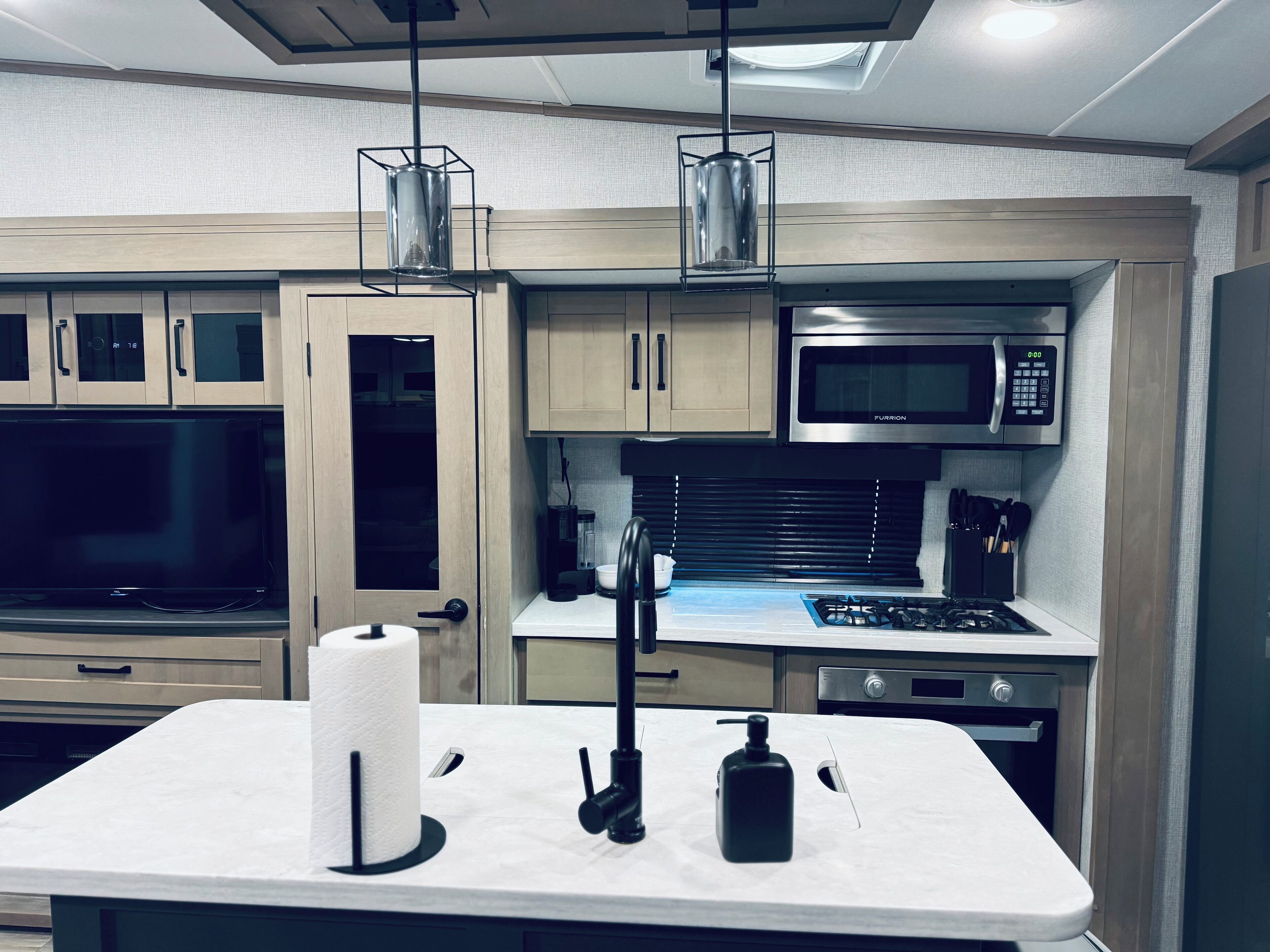 Mikrobølgeovn, ovn og kokeplater