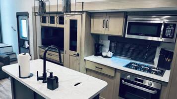 Micro-ondas, fogão, cooktop