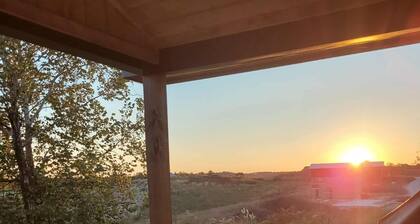 NEW 3-bedroom cabin 1 mile from the Gorge Underground -- Hot Tub, Games, Sunsets