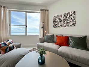 Apartment, 2 Bedrooms, Balcony, Sea View | Living area
