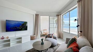 Apartment, 2 Bedrooms, Balcony, Sea View | Living area