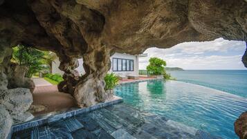 Cortinas blackout, tabla de planchar con plancha y wifi gratis