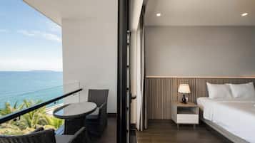 Deluxe-Doppelzimmer, 1 King-Bett, Balkon, Strandblick | Verdunkelungsvorhänge, Bügeleisen/Bügelbrett, kostenloses WLAN