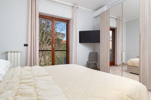 2 bedrooms, iron/ironing board, travel crib, free WiFi