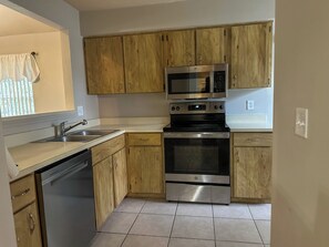 Mikrobølgeovn, ovn, kogeplade, opvaskemaskine