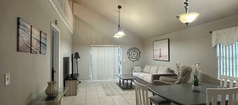  Newly Listed Port Orange  2BR/2BA with Loft Close to  Beach, Dining, & Speedway