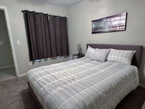 3 soverom, strykejern/-brett, wi-fi og sengetøy