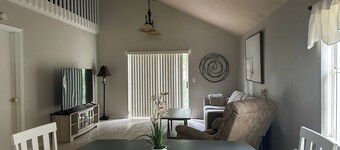  Newly Listed Port Orange  2BR/2BA with Loft Close to  Beach, Dining, & Speedway