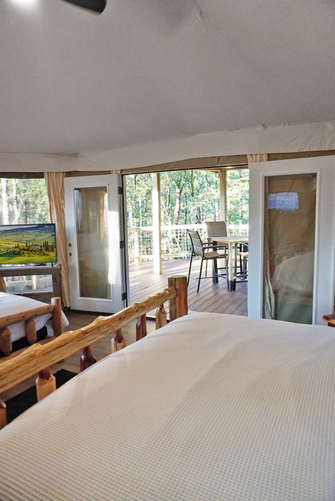 Free WiFi, bed sheets