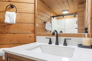 Shower, hair dryer, towels - Luxury Primitive Camping + Private Hot Tub (Troutman)