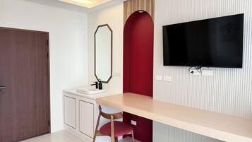 Free WiFi, bed sheets