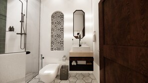 Single Room | Bathroom | Free toiletries, soap, shampoo, toilet paper