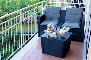 Comfort-Apartment, Balkon, Stadtblick | Terrasse/Patio