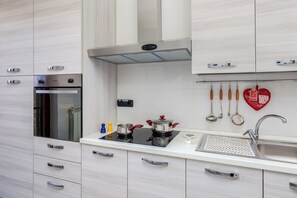 Comfort-Apartment, Balkon, Stadtblick | Eigene Küche | Kühlschrank, Ofen, Herdplatte, Espressomaschine