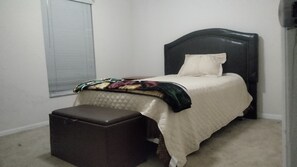 2 bedrooms, iron/ironing board, WiFi