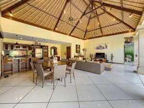 Flat-screen TV - Spacious 4BR - Villa Santai - Central Seminyak (Seminyak)
