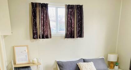 Classic Kiwi Bach – Walk to Town, Lakes & Adventure