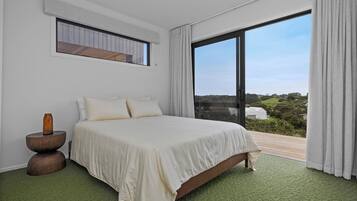 4 dormitoris, planxa i posts de planxar, Internet i roba de llit