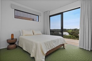 4 dormitoris, planxa i posts de planxar, Internet i roba de llit 