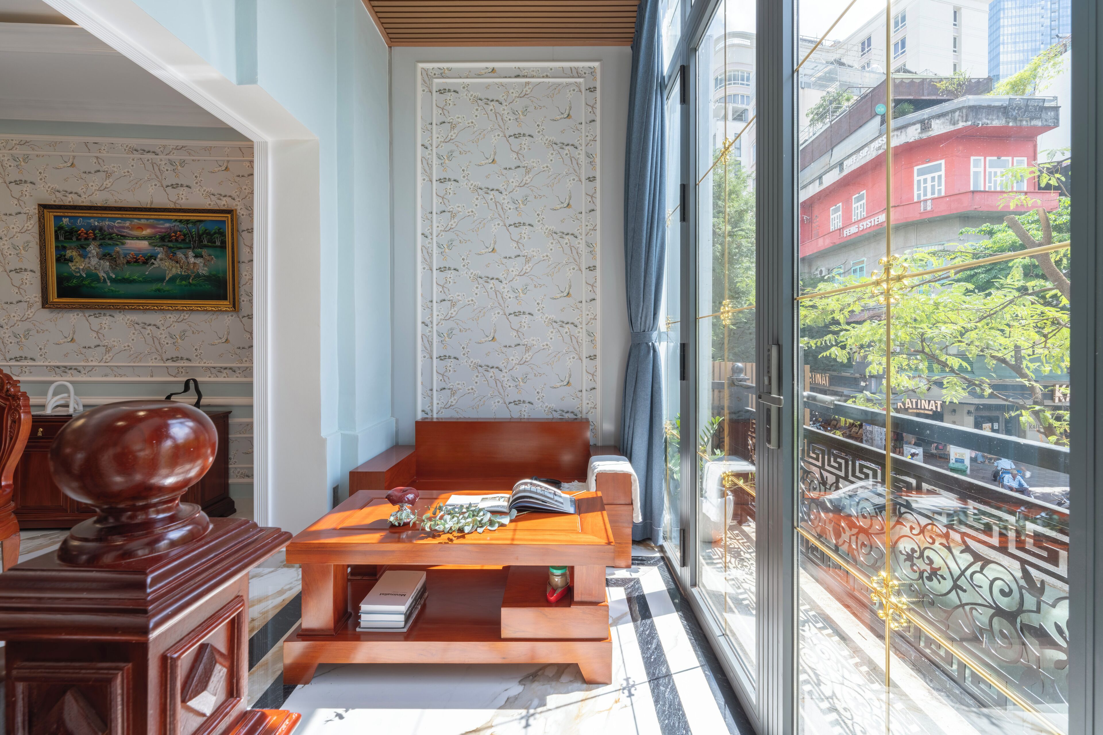 Luxury Apartment, City View | Living area | 45-inch Smart TV with satellite channels