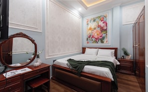 Apartamento superluxo, vista para a cidade | Escrivaninha, espaço de trabalho para notebook, cortinas blackout