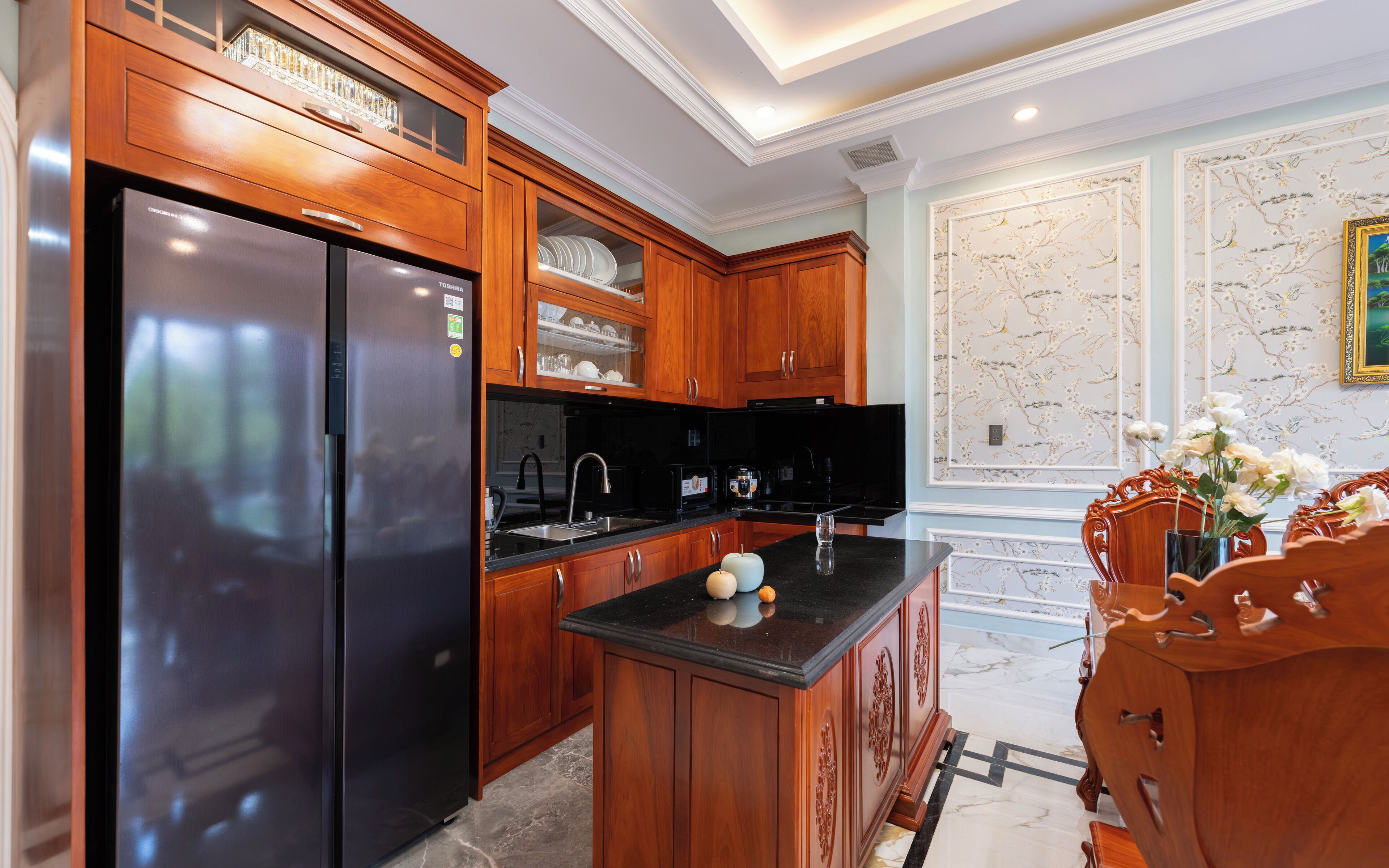 Luxury Apartment, City View | Living area | 45-inch Smart TV with satellite channels