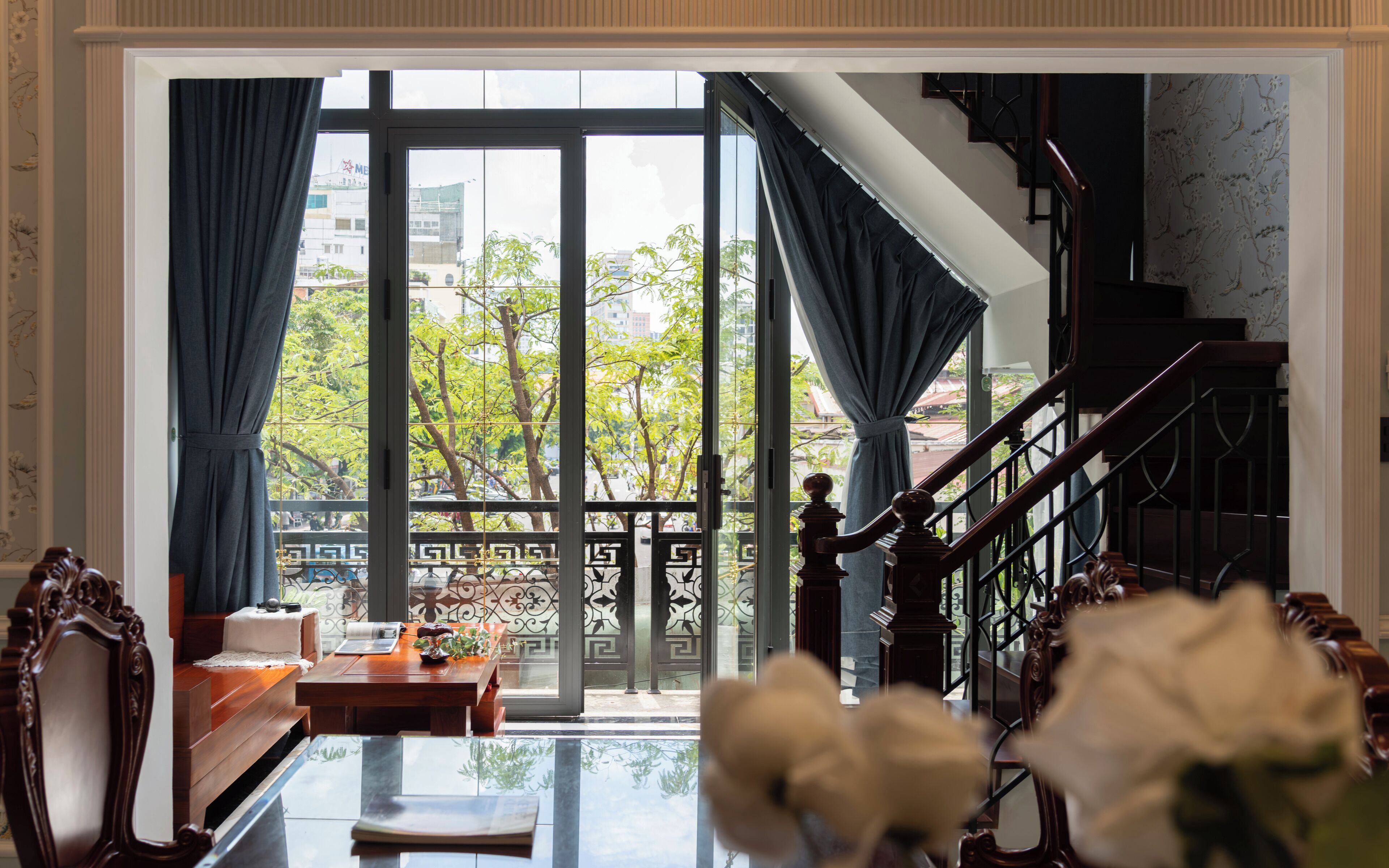 Luxury Apartment, City View | Living area | 45-inch Smart TV with satellite channels